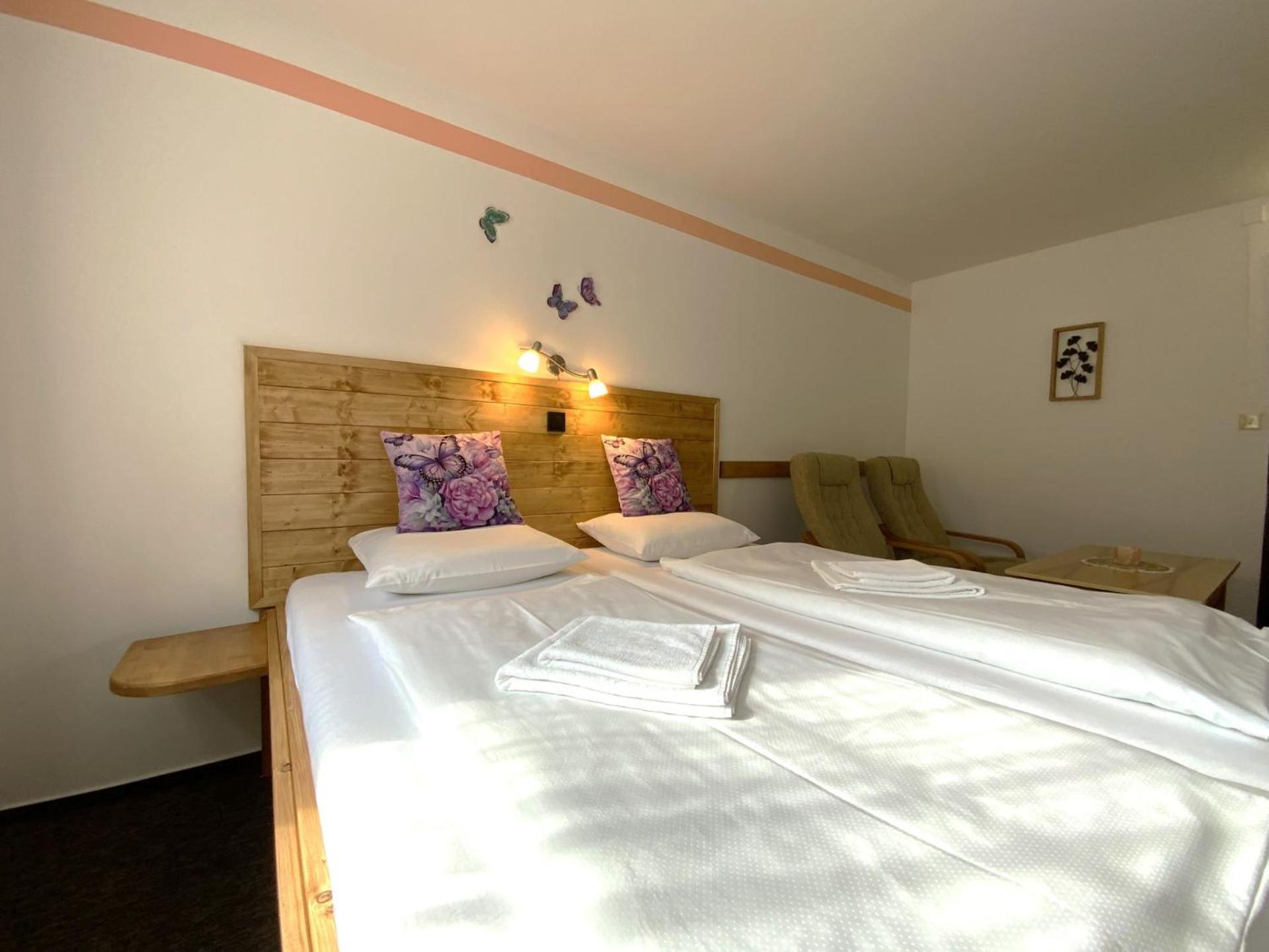Rodinny "Hotel U Mustku" Desná Dış mekan fotoğraf