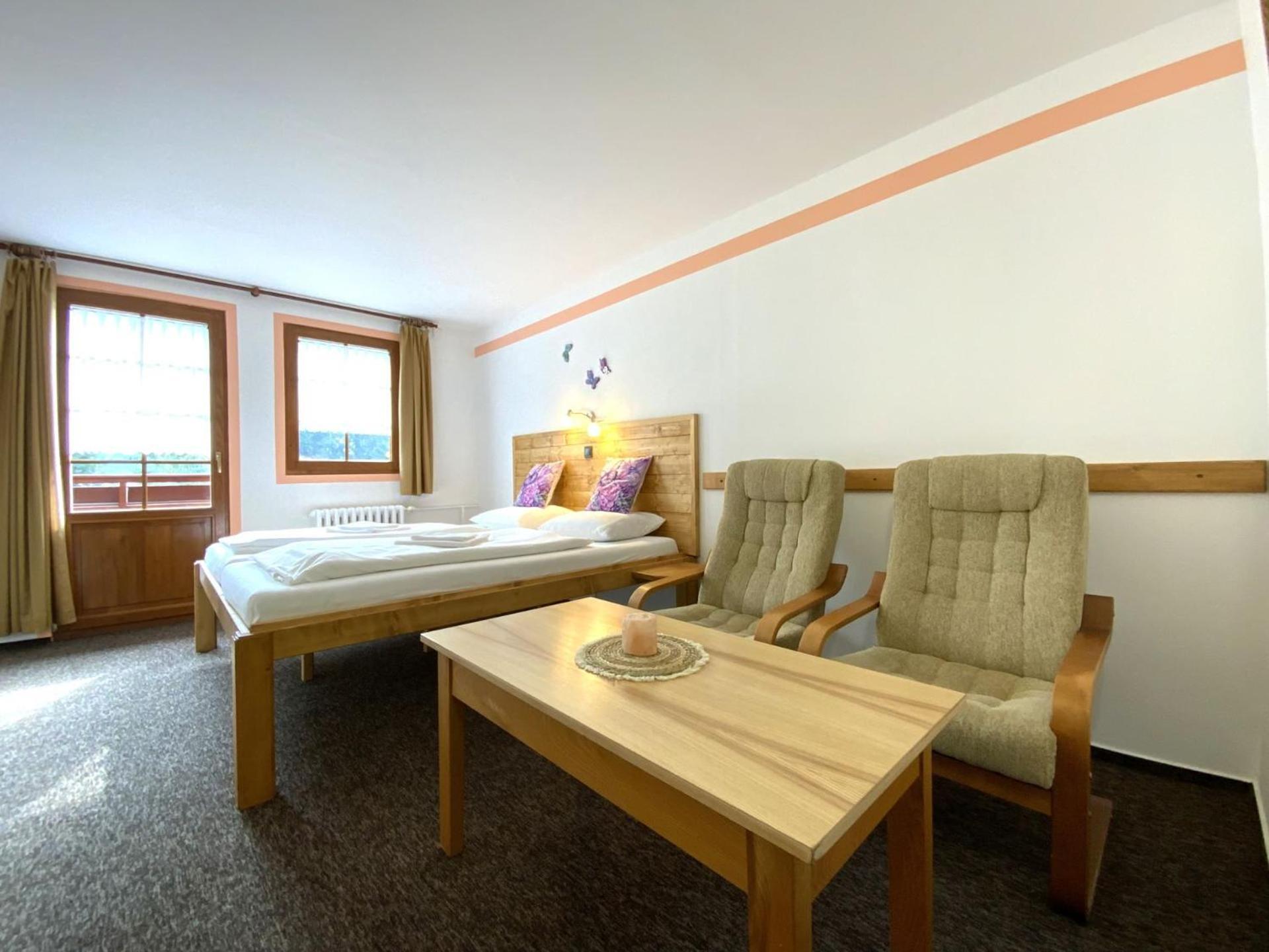 Rodinny "Hotel U Mustku" Desná Dış mekan fotoğraf