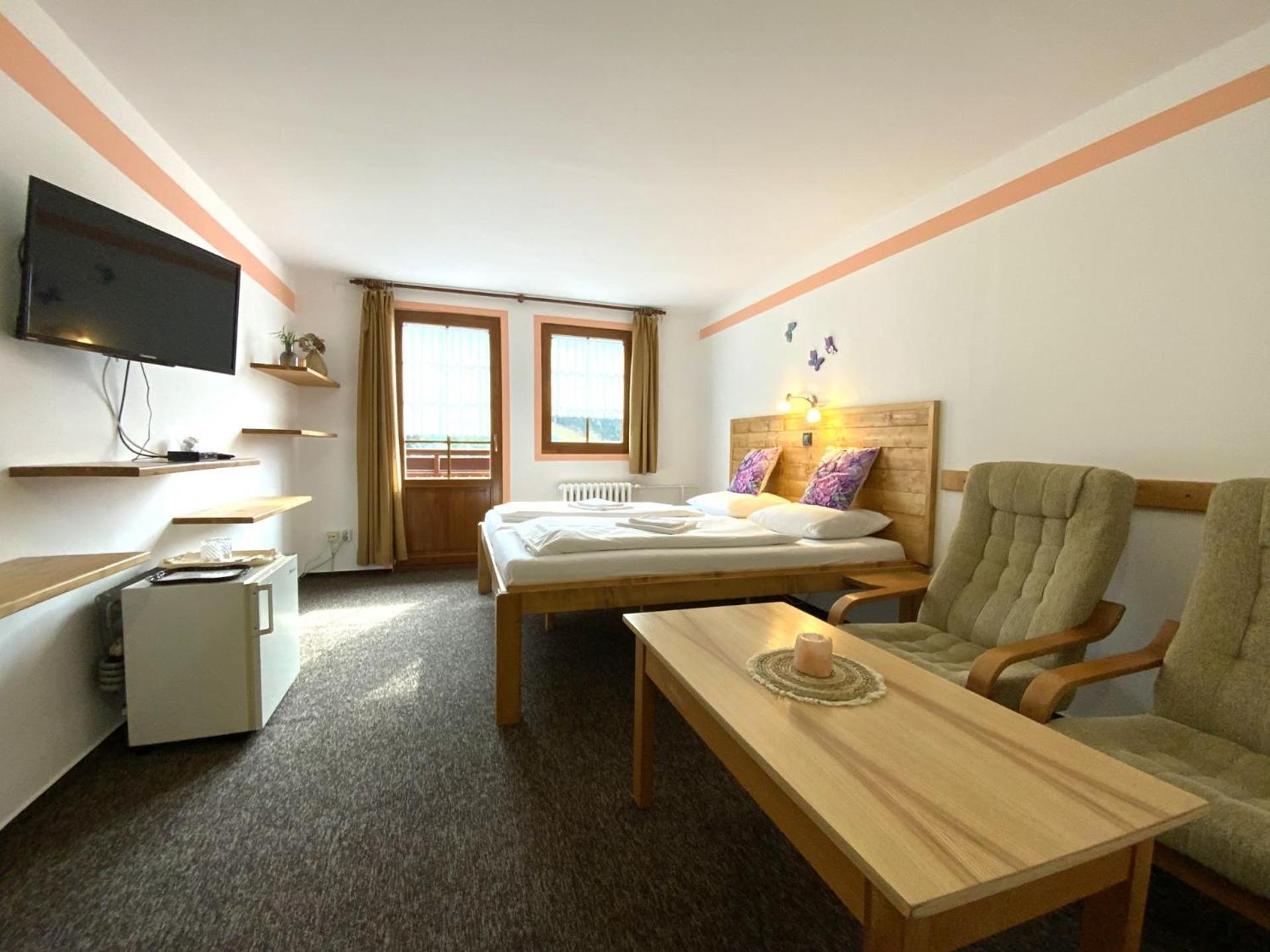 Rodinny "Hotel U Mustku" Desná Dış mekan fotoğraf