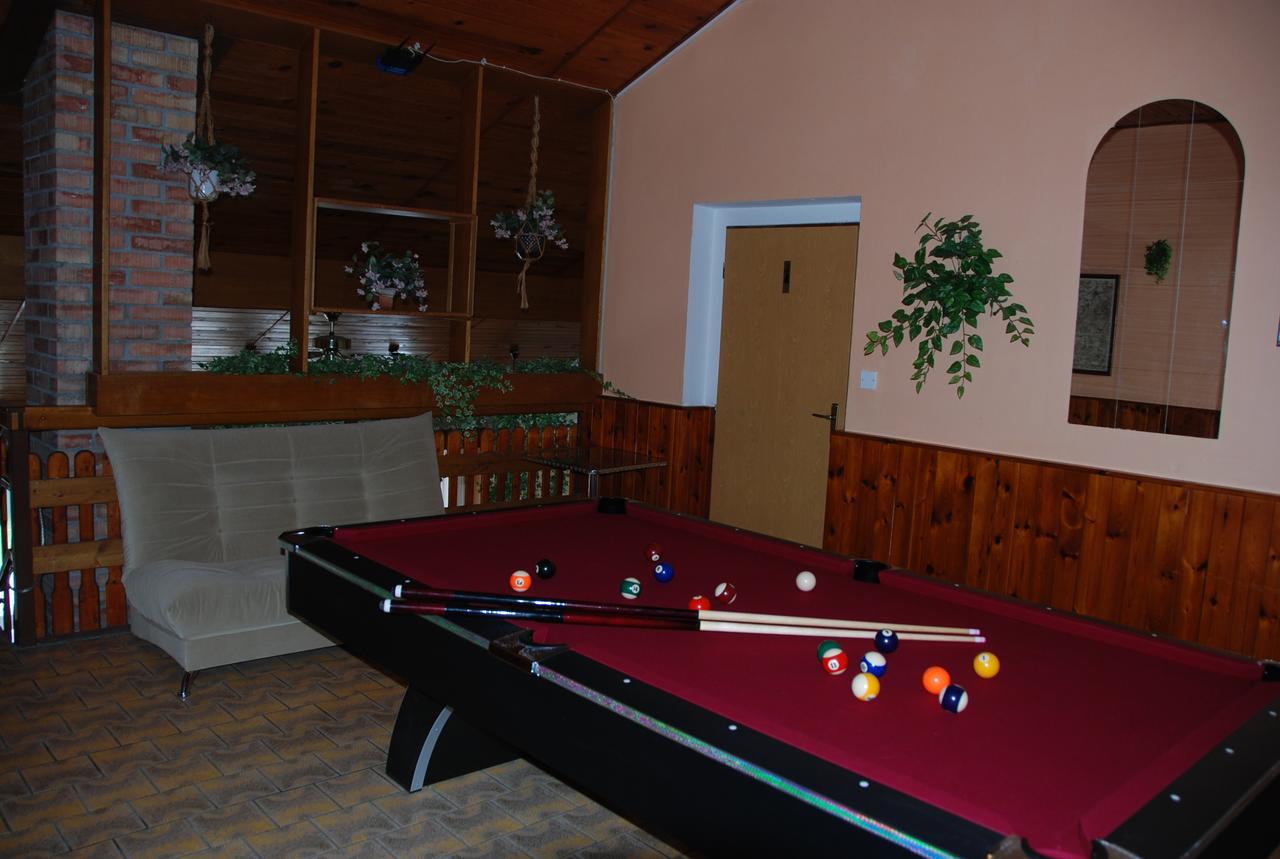 Rodinny "Hotel U Mustku" Desná Dış mekan fotoğraf