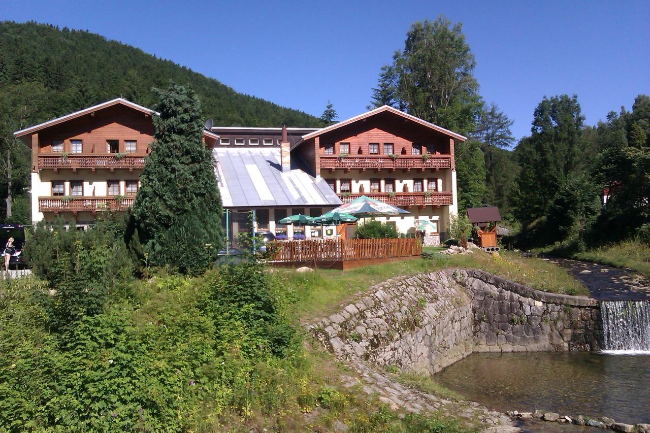 Rodinny "Hotel U Mustku" Desná Dış mekan fotoğraf